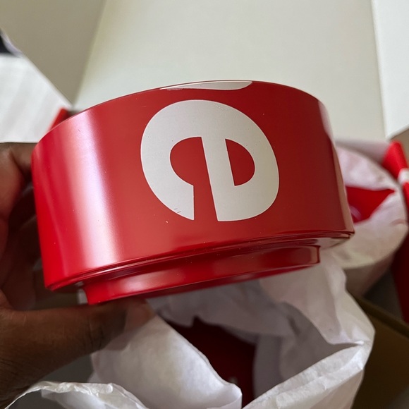 Supreme/Heller Bowls (Set of 6)
Set of six 5" stackable melamine bowls - Picture 3 of 8